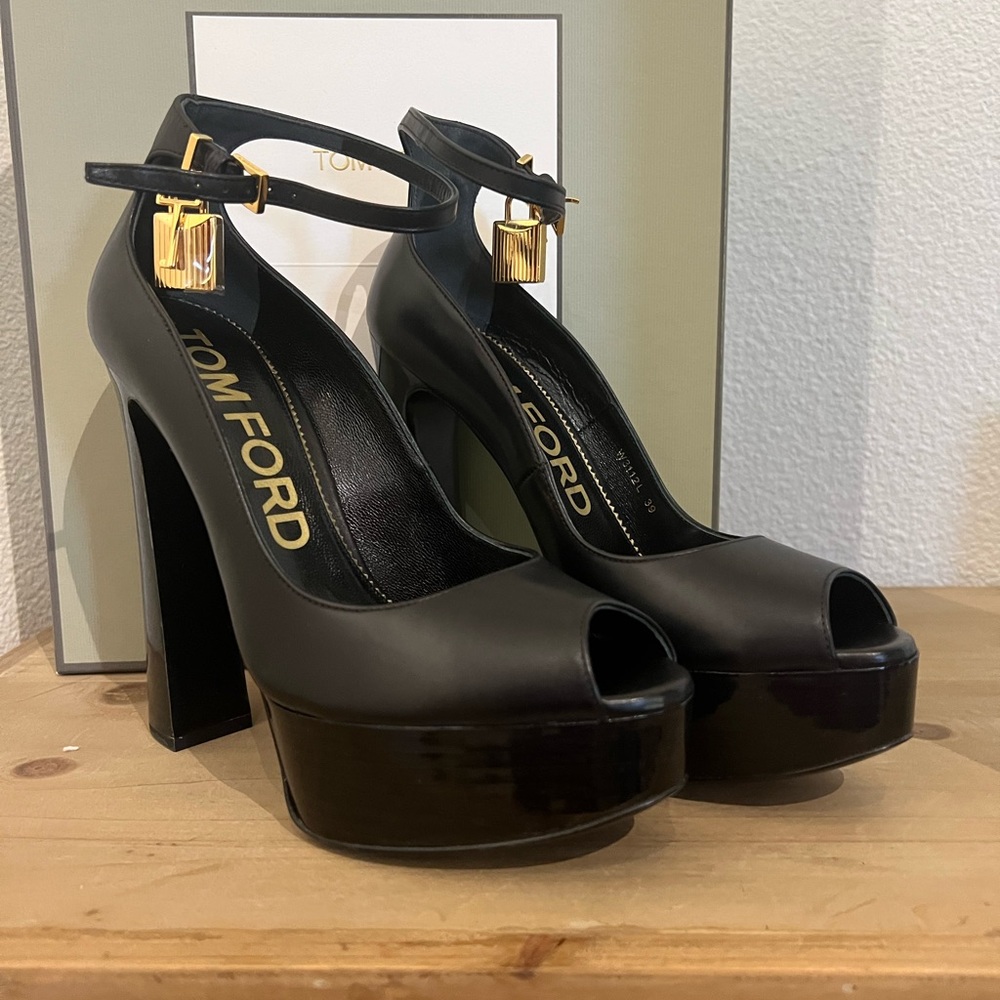 Tom ford Padlock platform leather sandals new in box